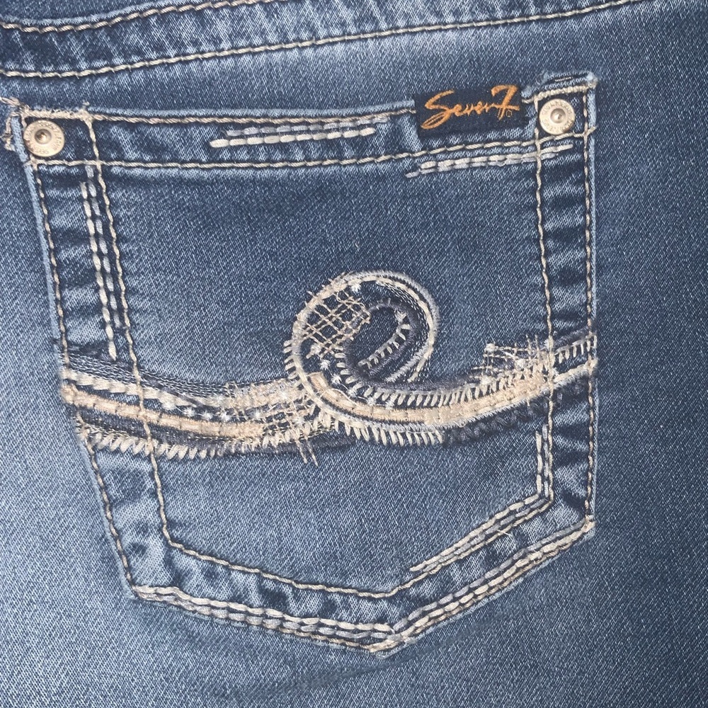 Seven7 Blue Faded Denim Mid Rise Straight Hem Shorts Size 14 - Picture 7 of 10